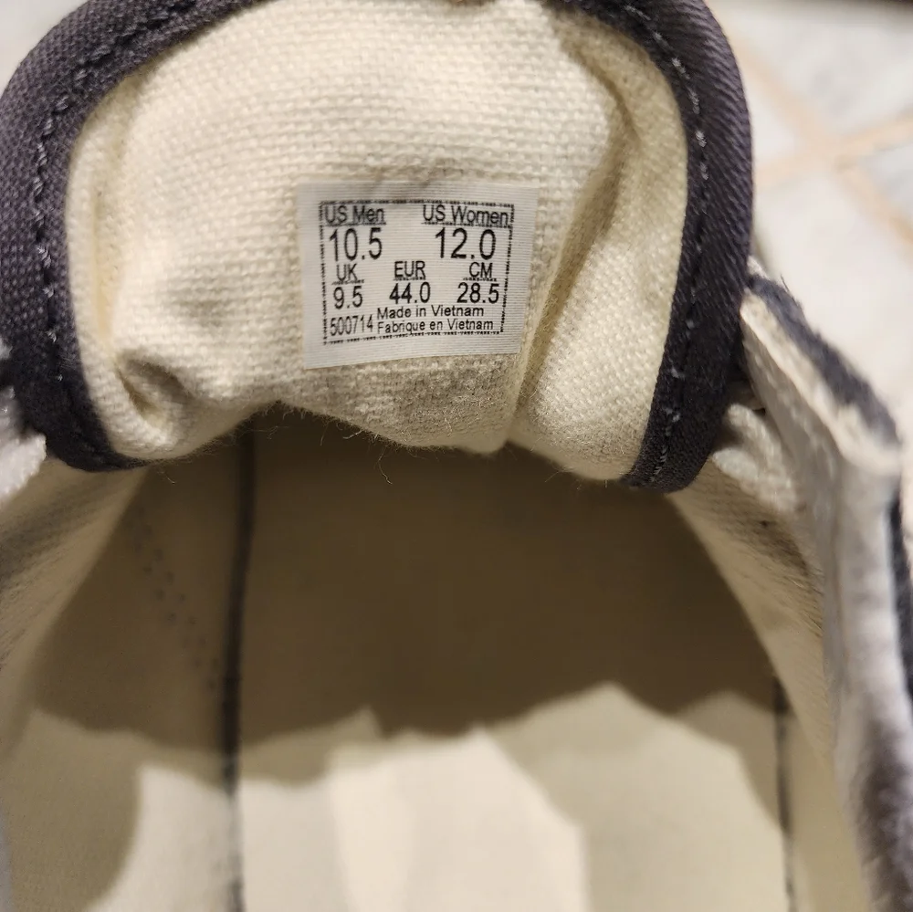 Vans - Picture 3 of 5